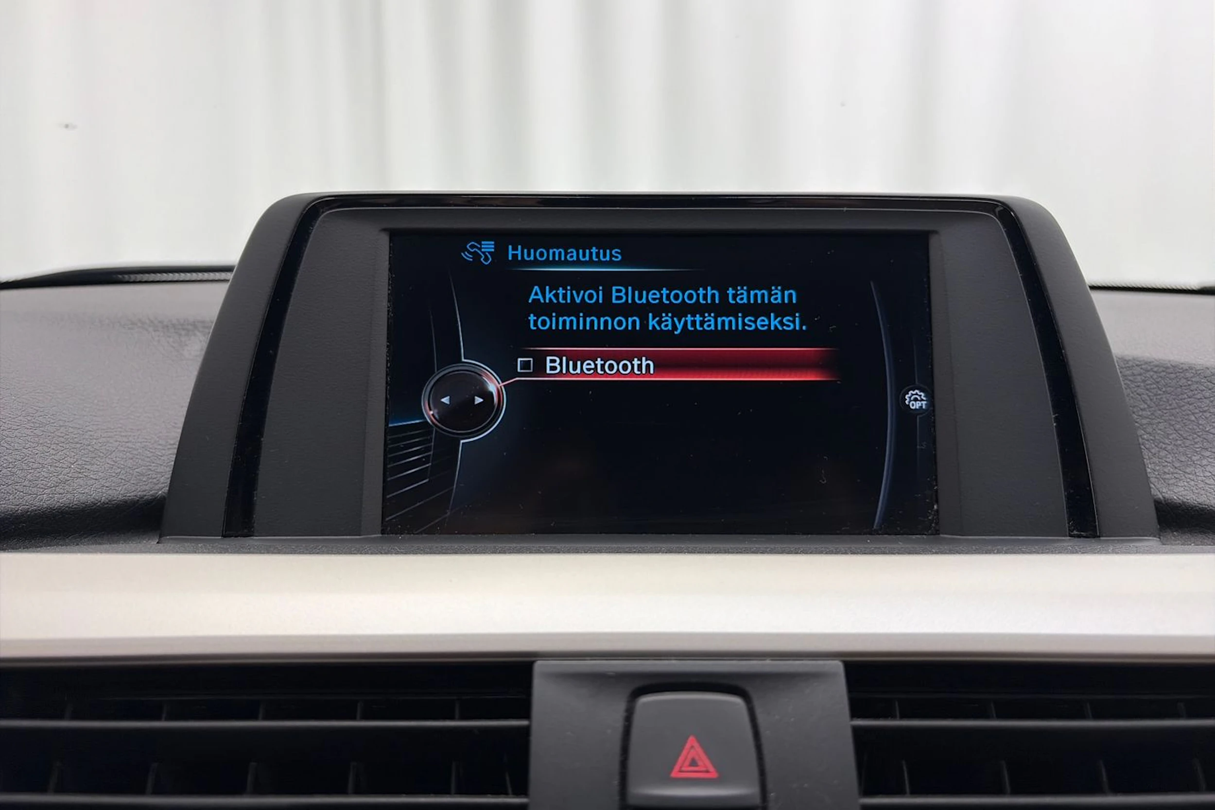 musta BMW 320 2017 kuva 22.