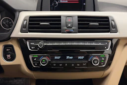 musta BMW 320 2017 kuva 23.