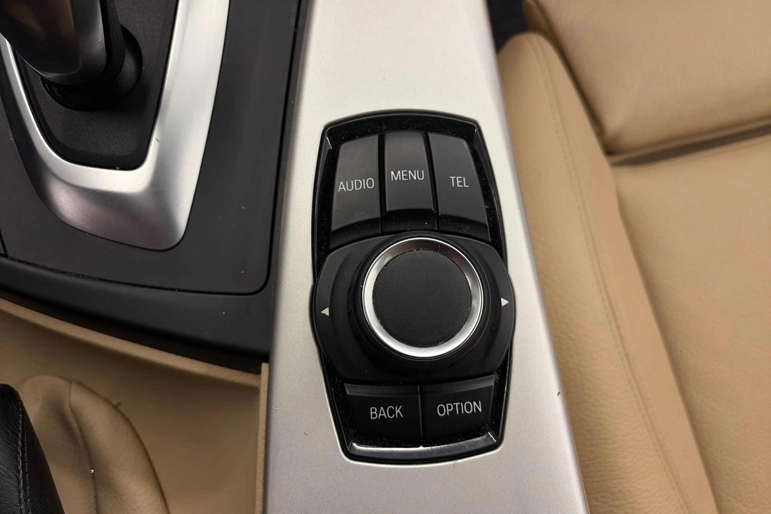 musta BMW 320 2017 kuva 26.