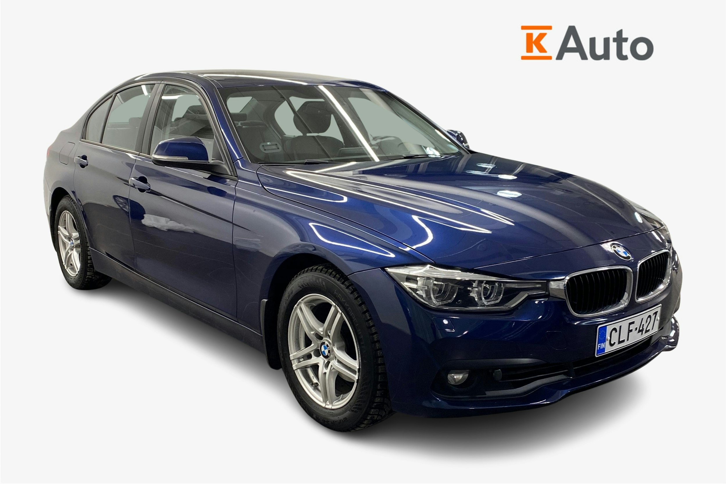 sininen BMW 320 2018 kuva 4.