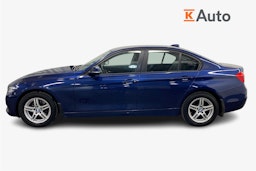 sininen BMW 320 2018 kuva 9.