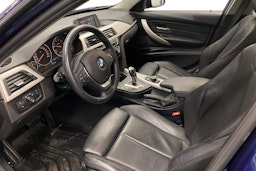 sininen BMW 320 2018 kuva 10.