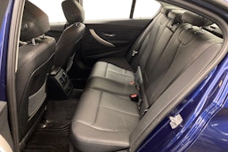 sininen BMW 320 2018 kuva 13.