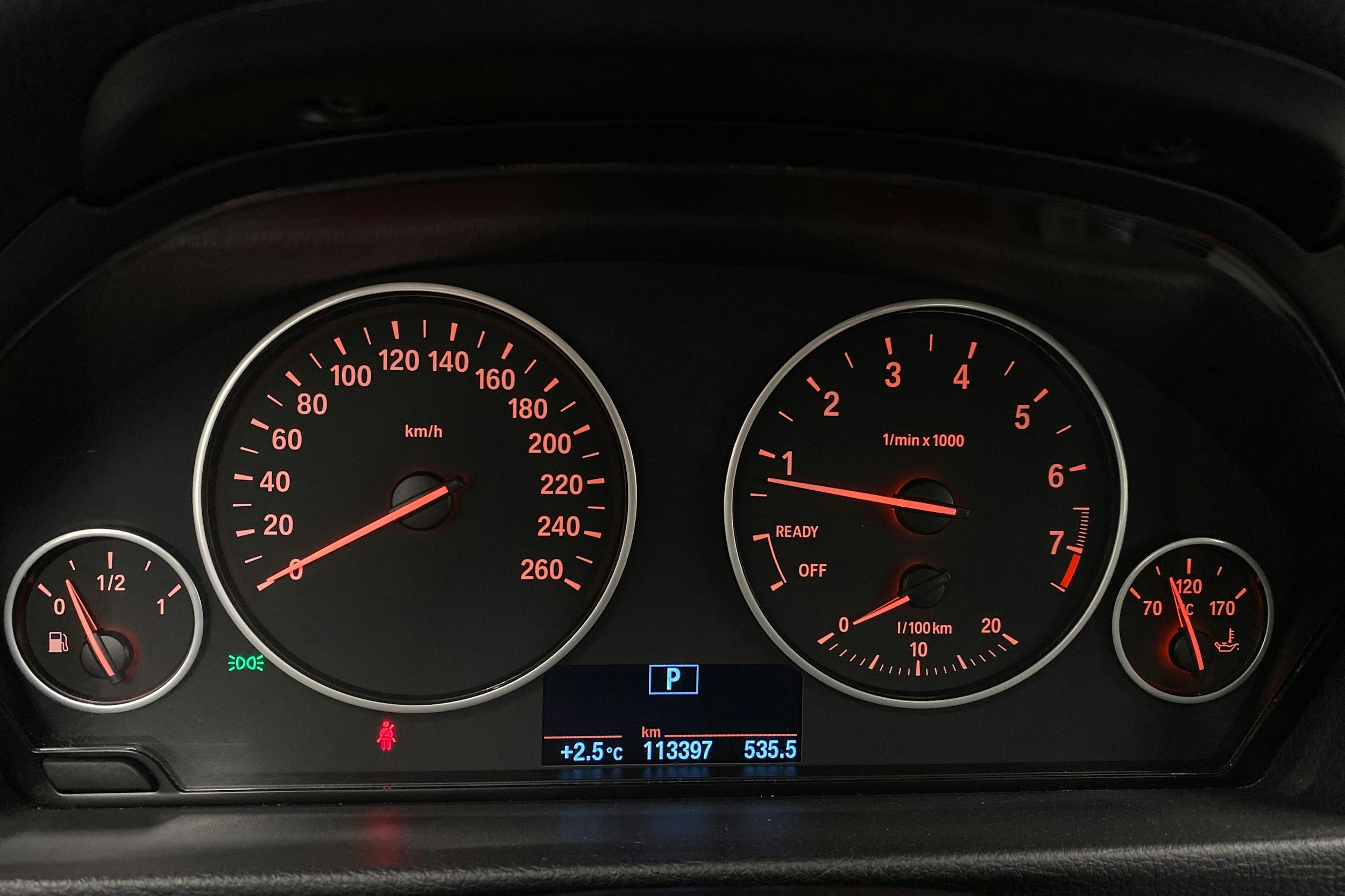 sininen BMW 320 2018 kuva 21.