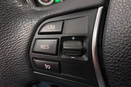 sininen BMW 320 2018 kuva 24.