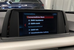 sininen BMW 320 2018 kuva 27.