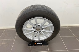 sininen BMW 320 2018 kuva 28.