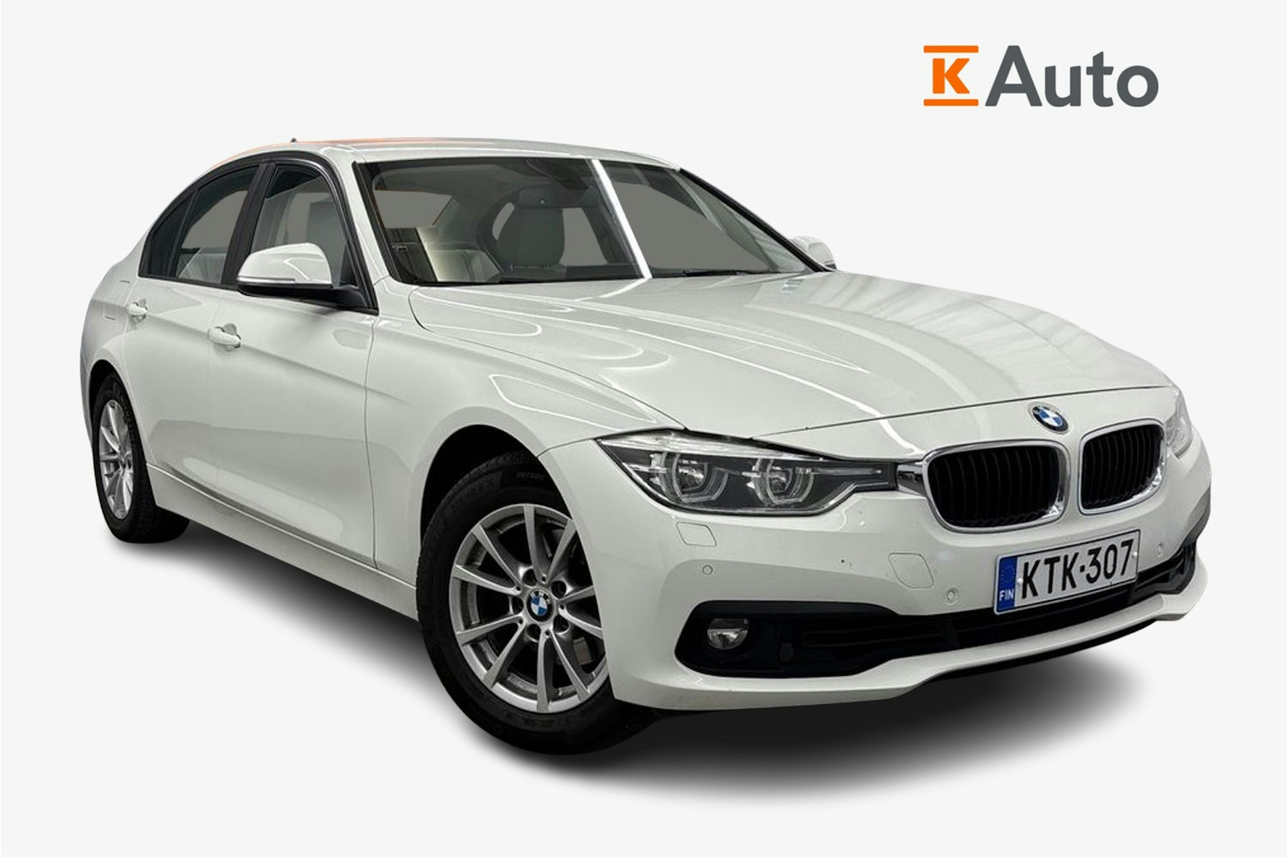 valkoinen BMW 320 2018 kuva 1.
