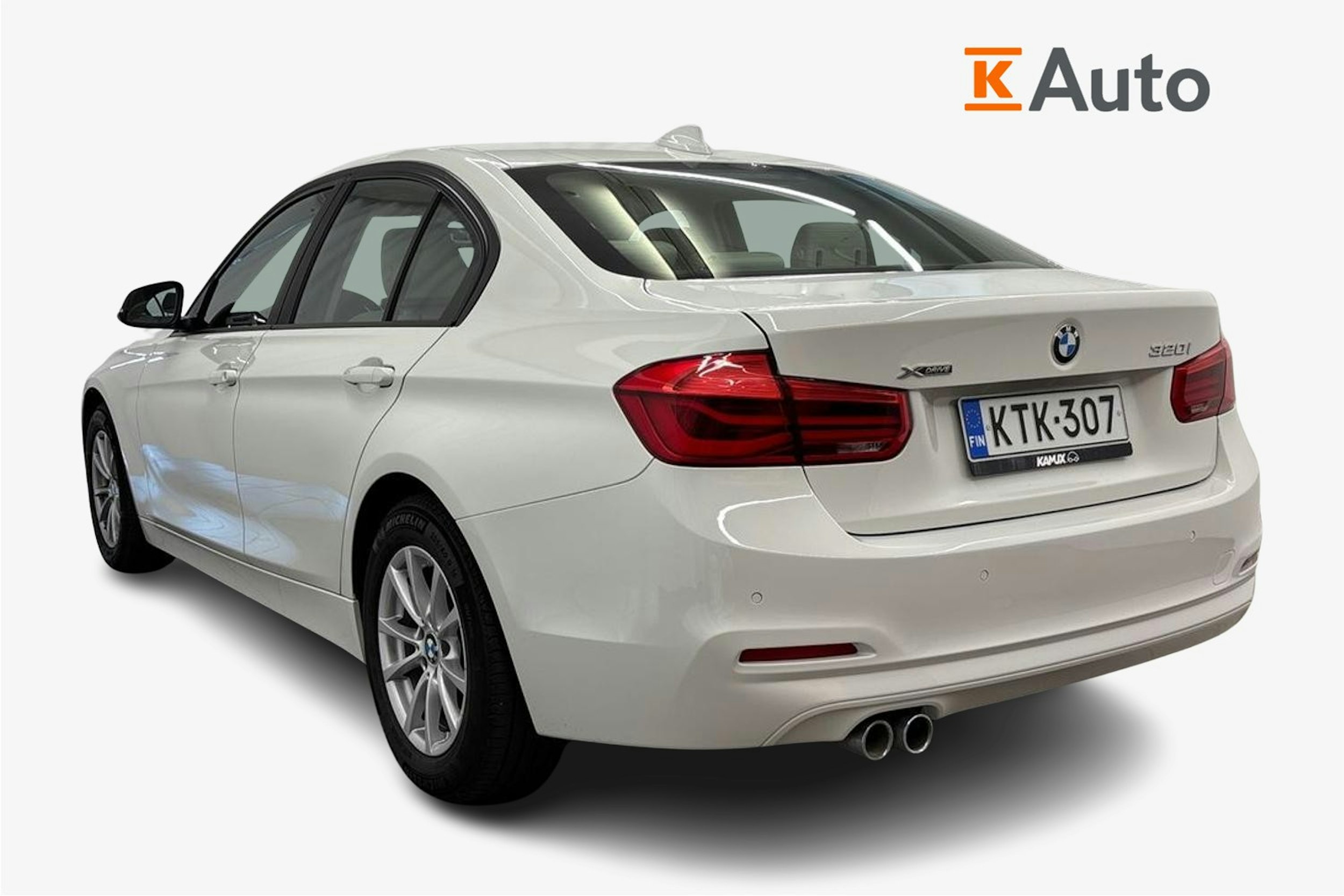 valkoinen BMW 320 2018 kuva 2.