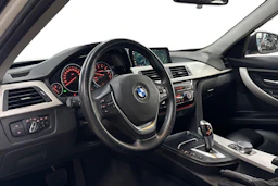 valkoinen BMW 320 2018 kuva 8.