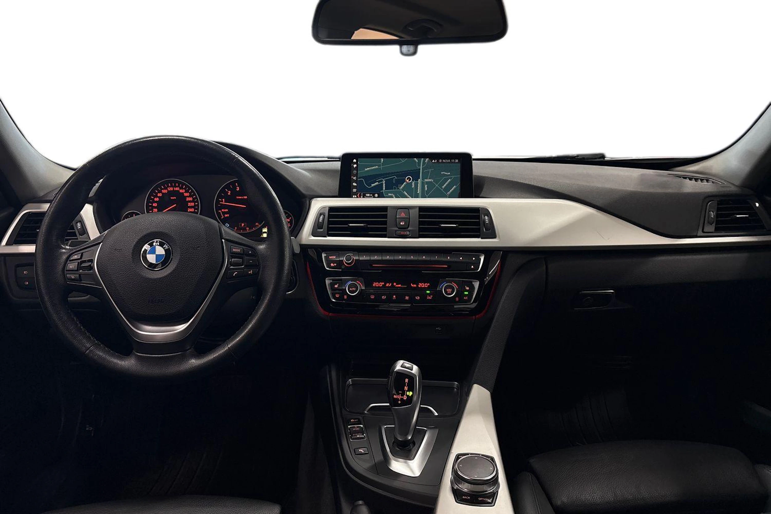 valkoinen BMW 320 2018 kuva 9.