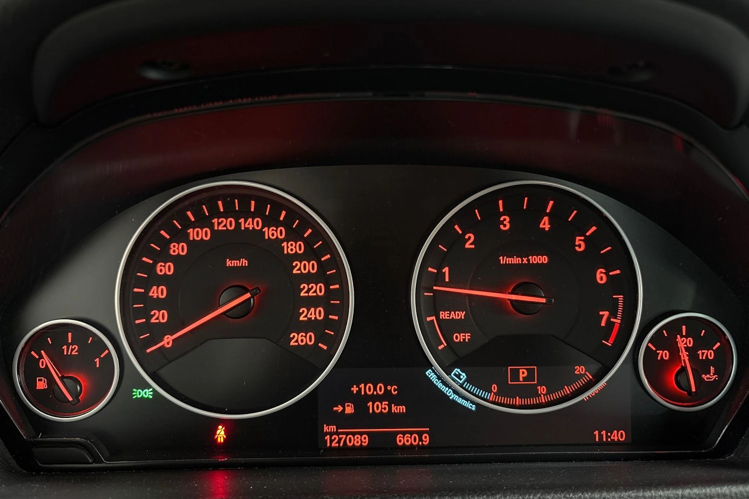 valkoinen BMW 320 2018 kuva 16.