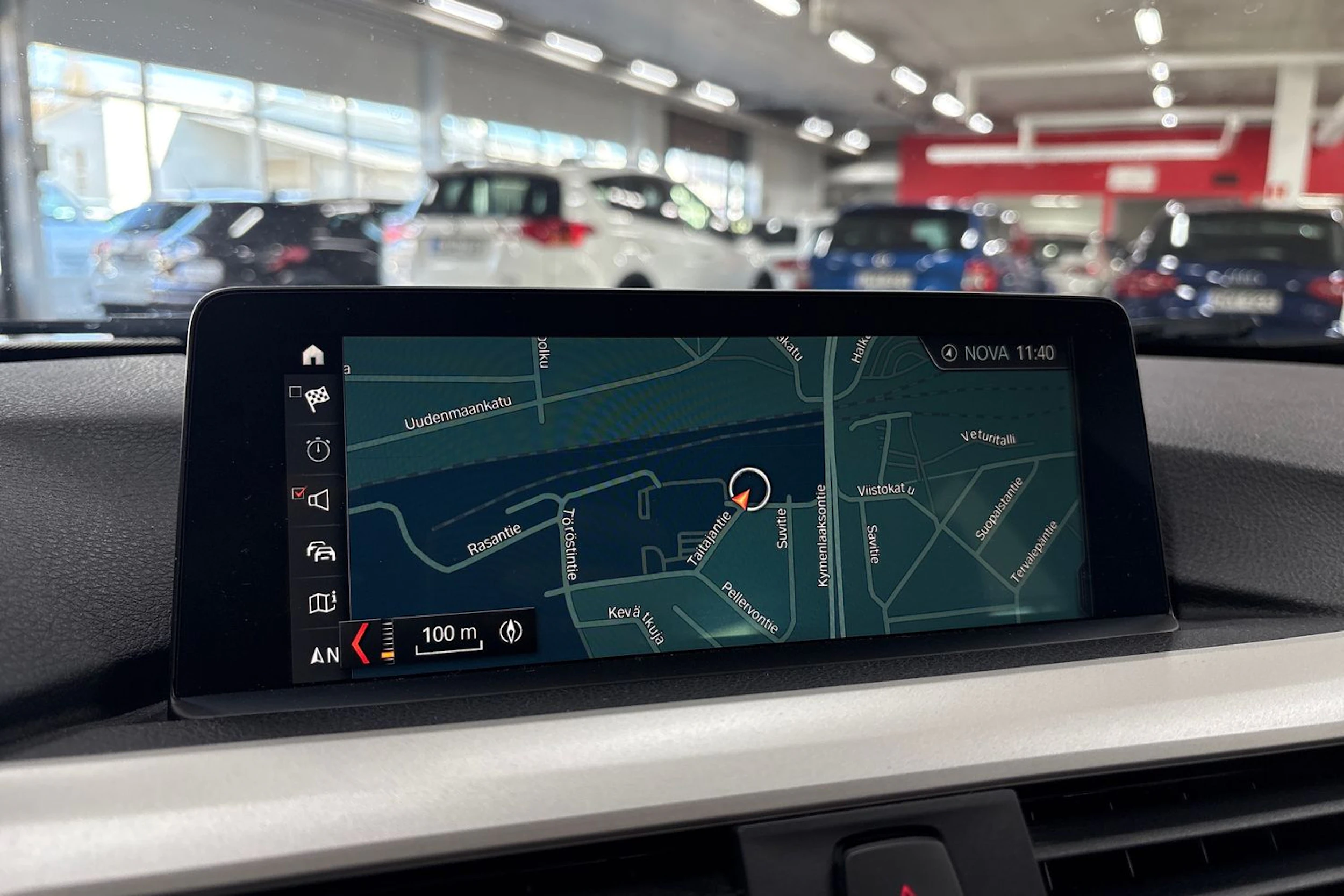 valkoinen BMW 320 2018 kuva 19.