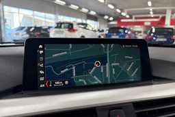 valkoinen BMW 320 2018 kuva 19.