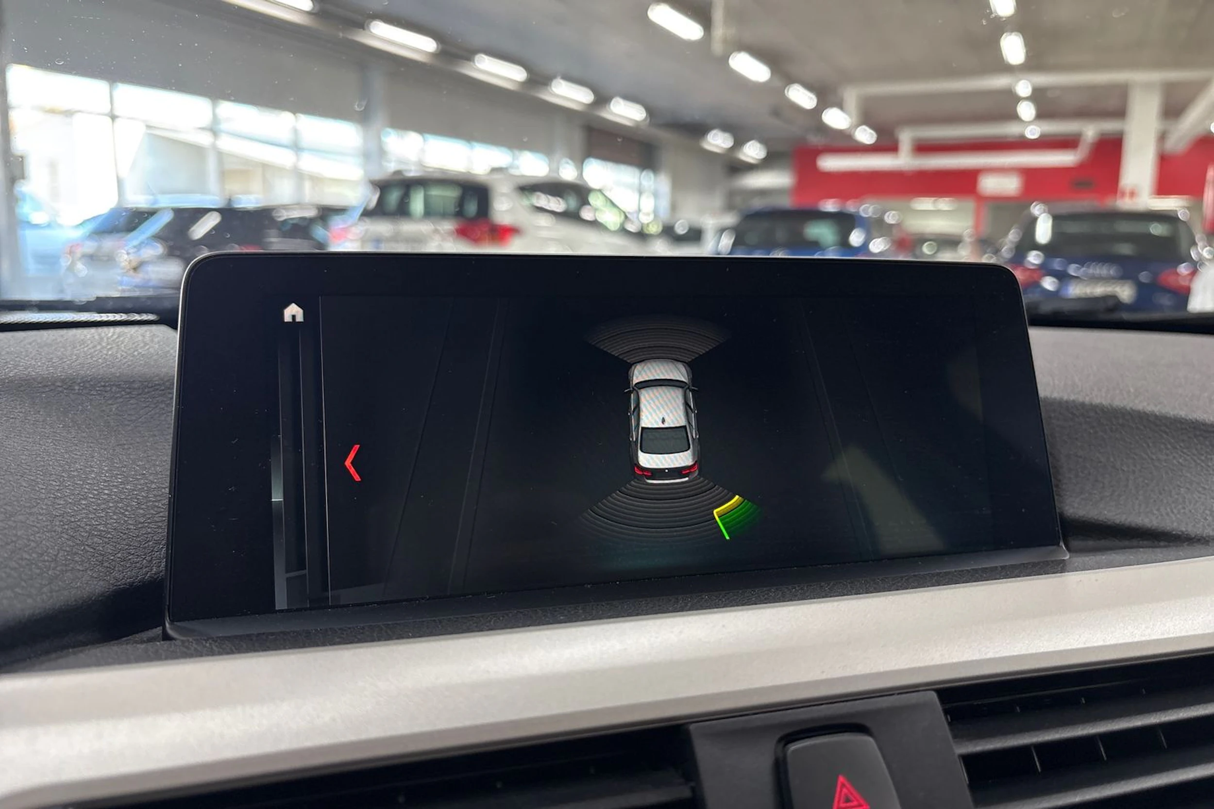 valkoinen BMW 320 2018 kuva 20.