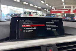 valkoinen BMW 320 2018 kuva 21.