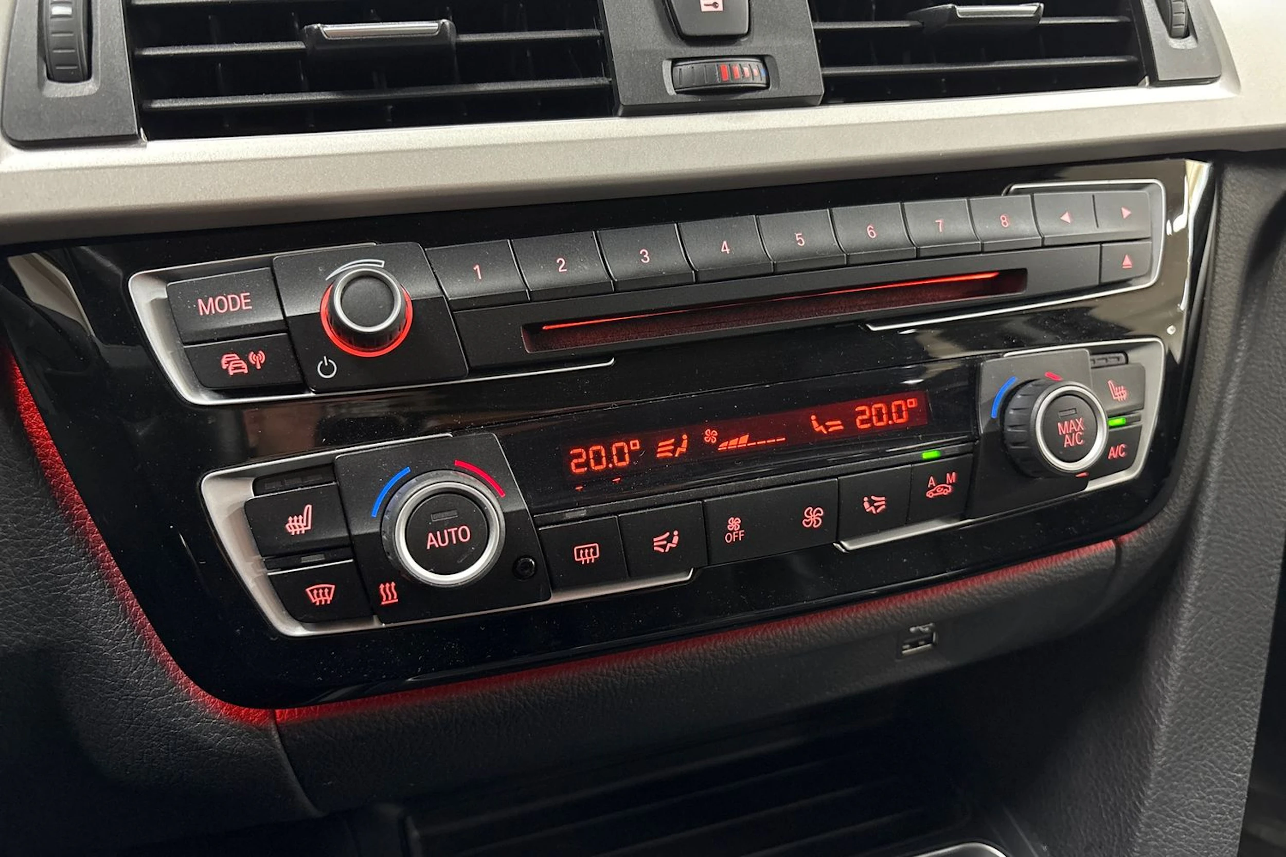 valkoinen BMW 320 2018 kuva 23.