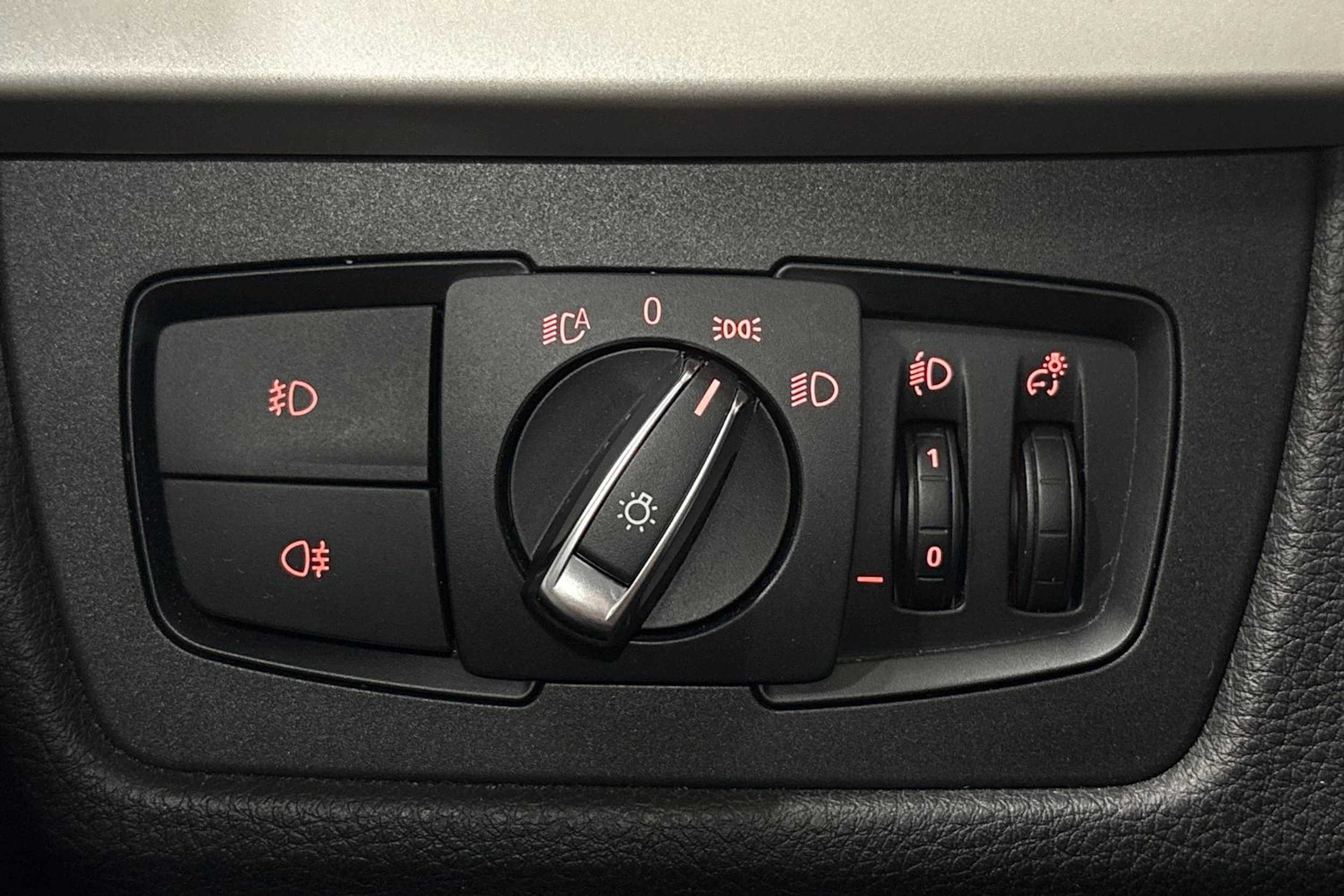 valkoinen BMW 320 2018 kuva 25.