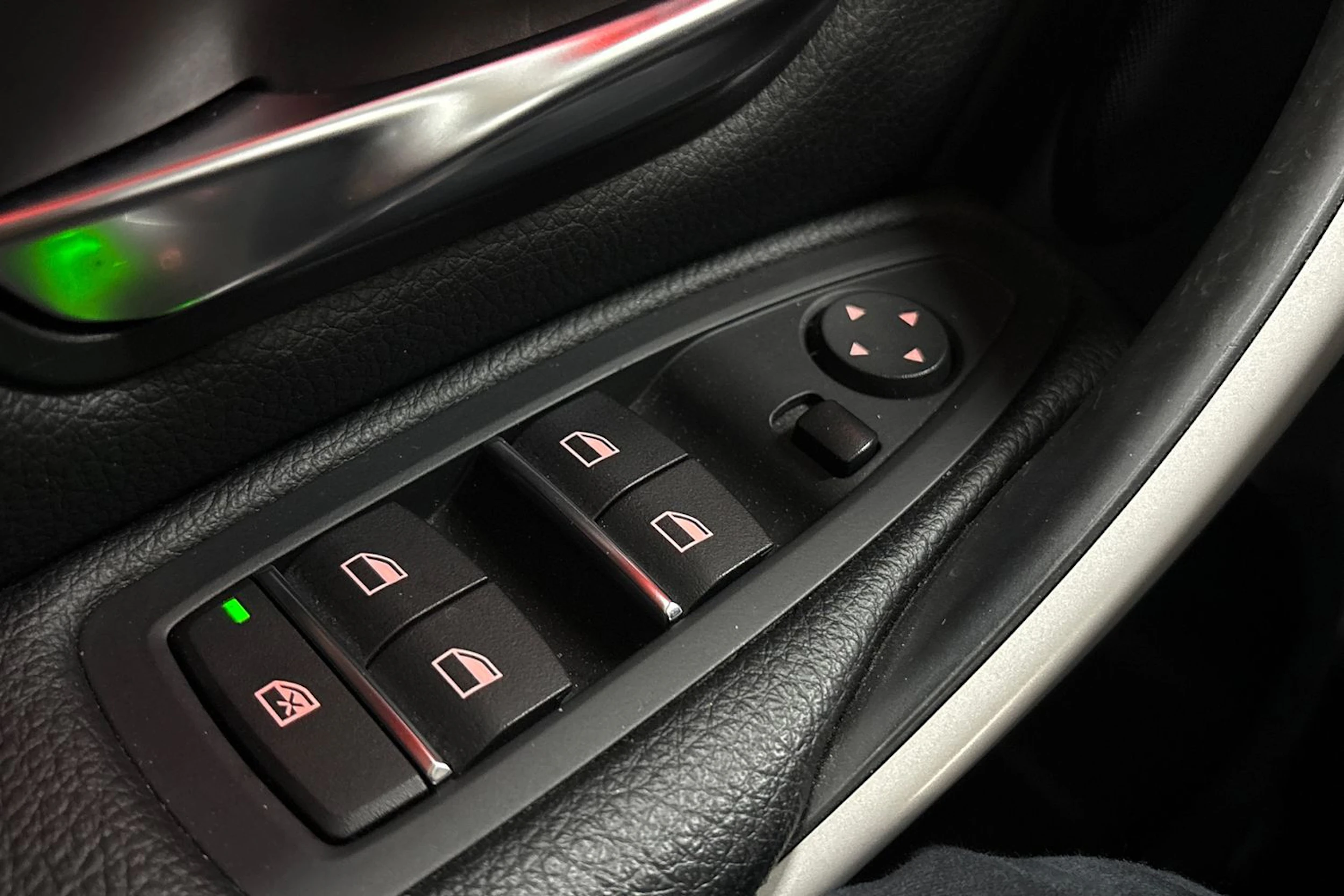 valkoinen BMW 320 2018 kuva 26.