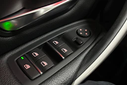 valkoinen BMW 320 2018 kuva 26.