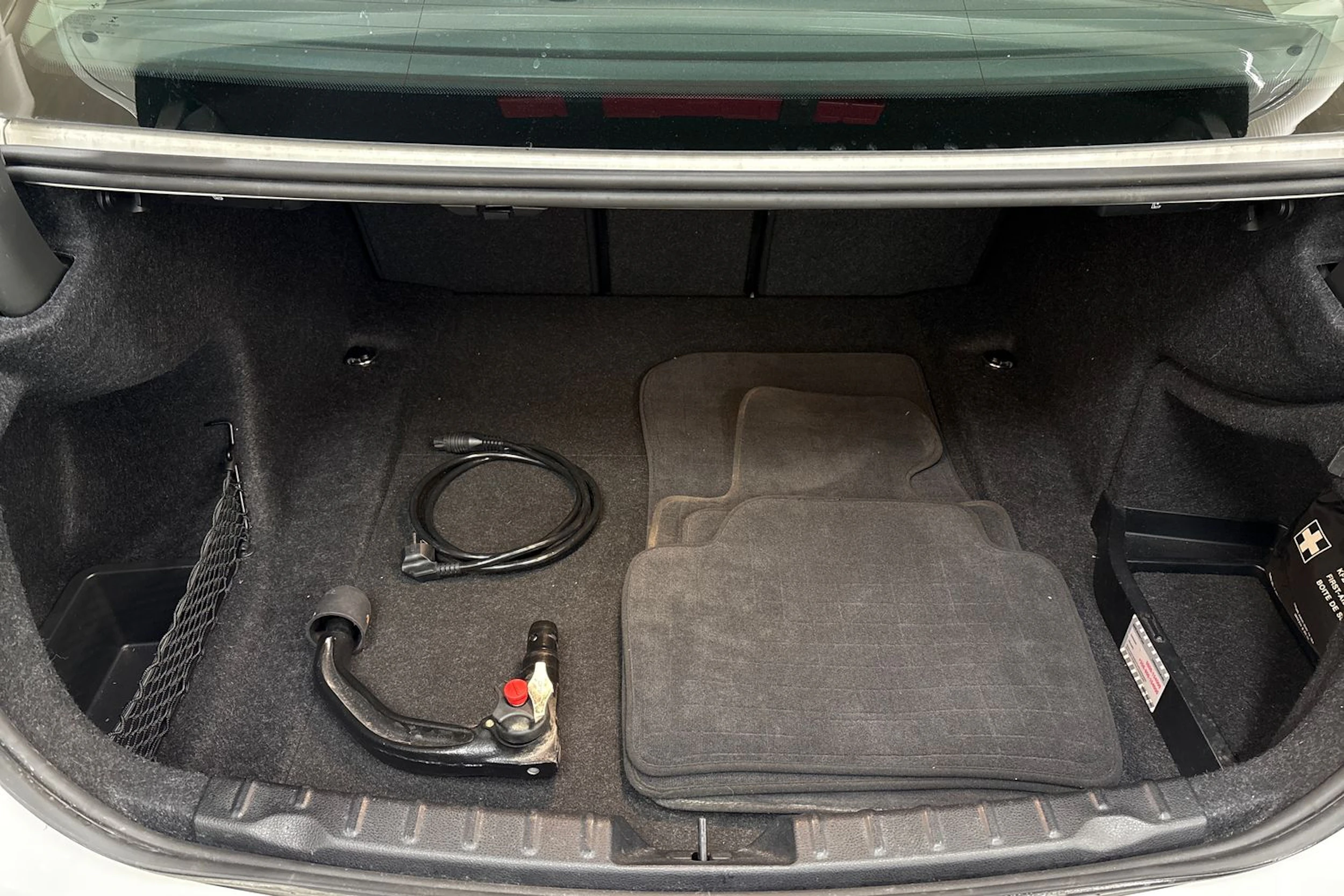 valkoinen BMW 320 2018 kuva 27.