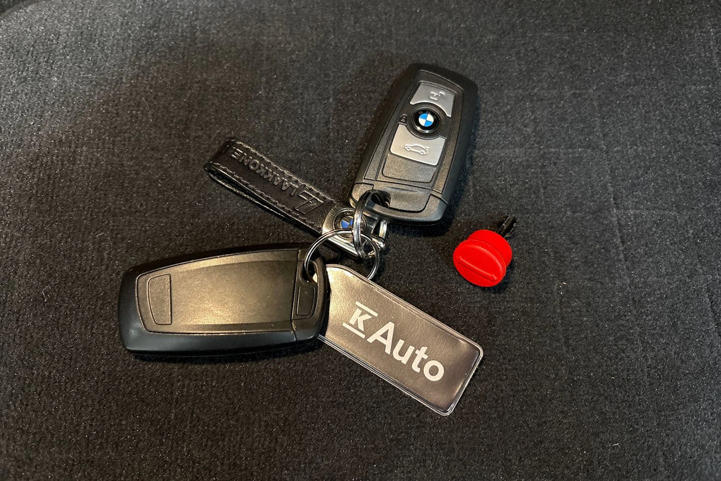 valkoinen BMW 320 2018 kuva 28.