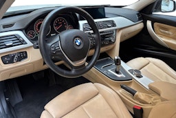 valkoinen BMW 320 2018 kuva 6.