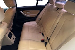 valkoinen BMW 320 2018 kuva 8.