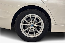 valkoinen BMW 320 2018 kuva 9.