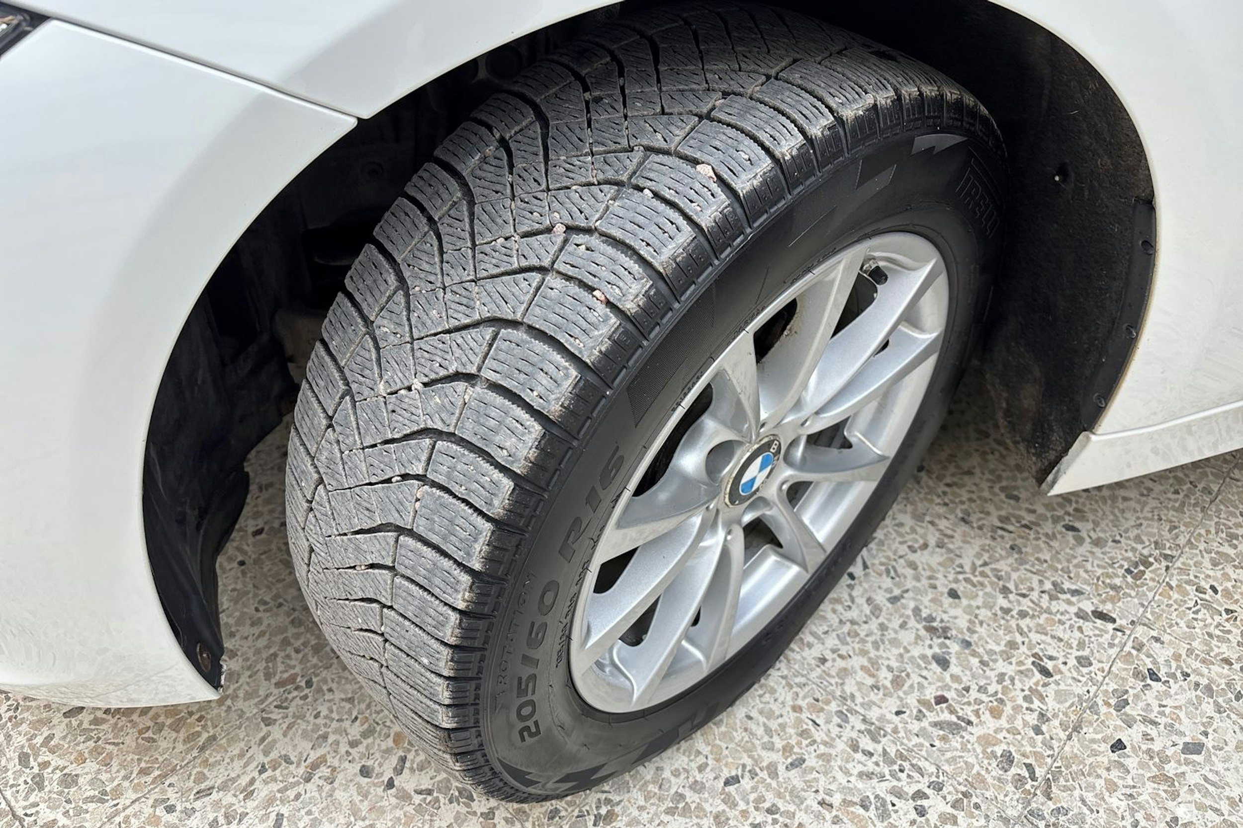 valkoinen BMW 320 2018 kuva 10.