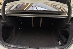 valkoinen BMW 320 2018 kuva 11.