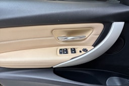 valkoinen BMW 320 2018 kuva 13.