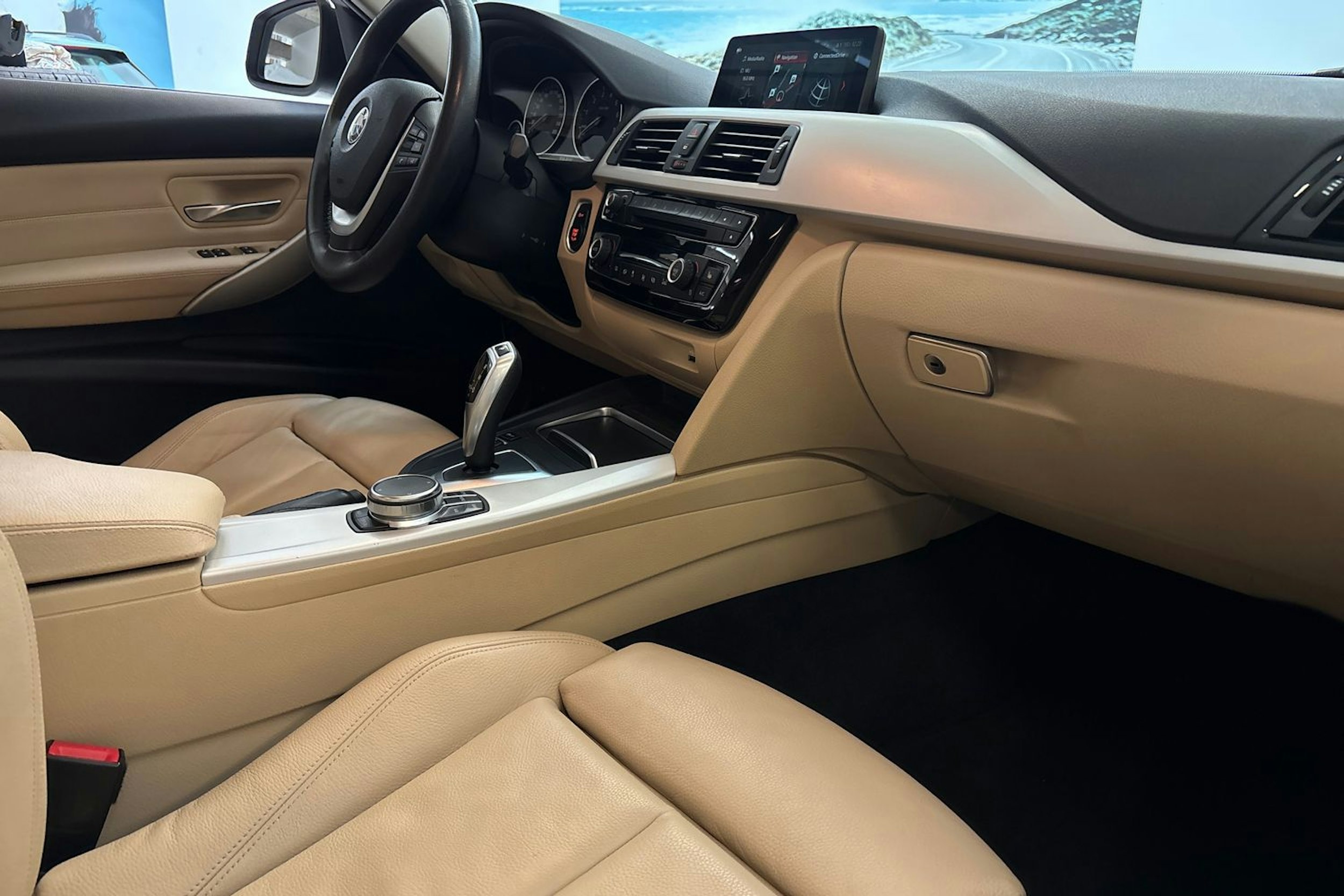 valkoinen BMW 320 2018 kuva 22.