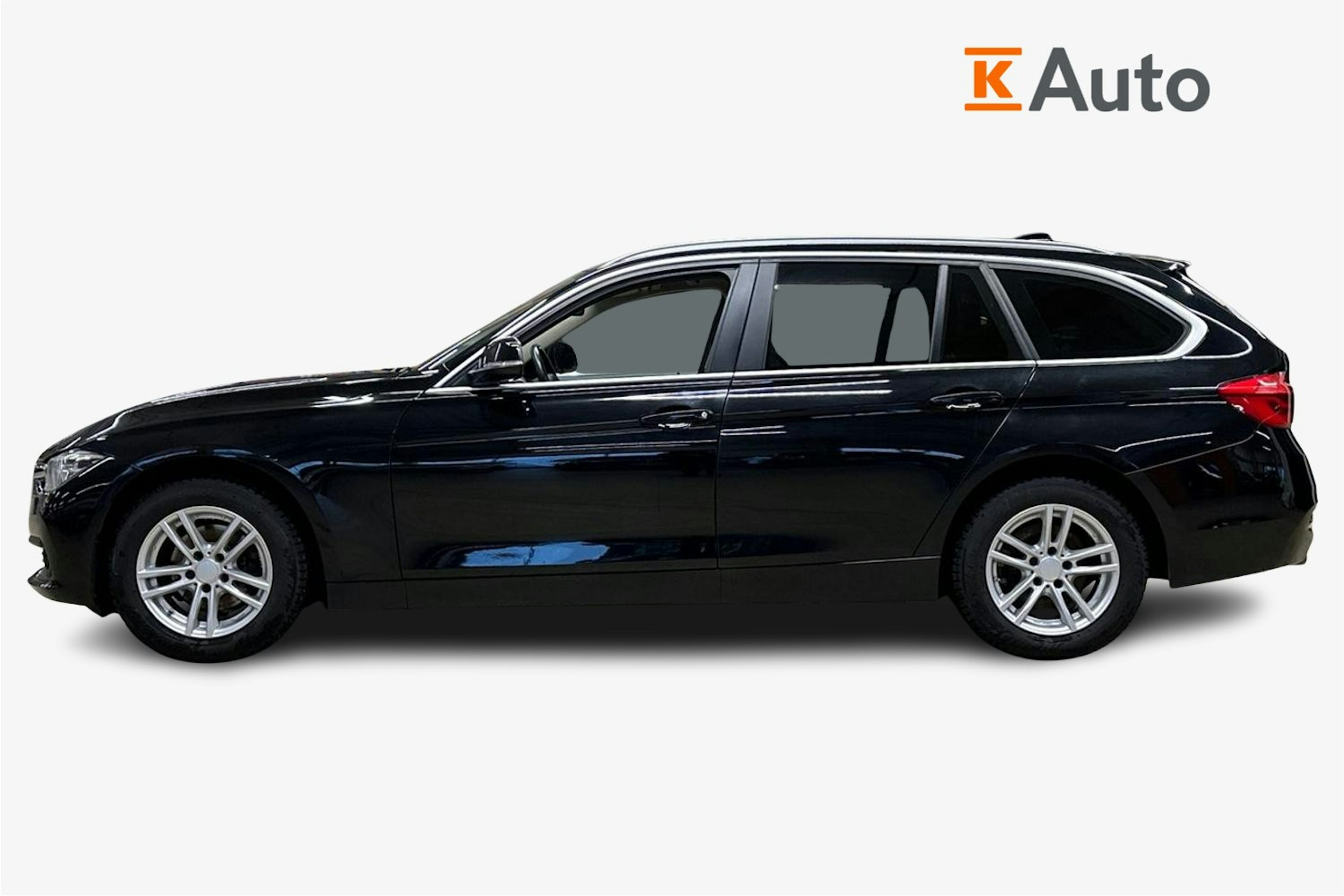 musta BMW 320 2018 kuva 5.