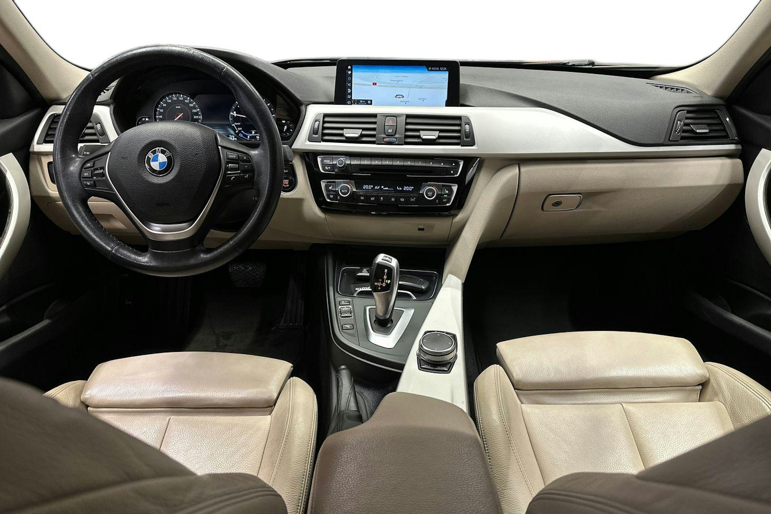 musta BMW 320 2018 kuva 7.