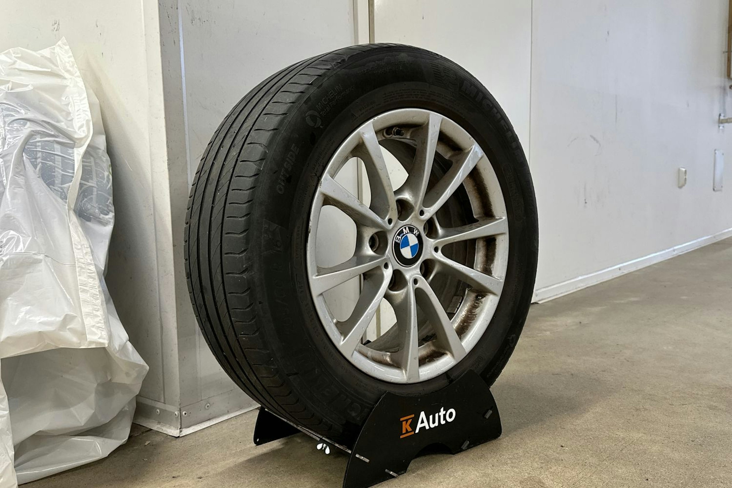 musta BMW 320 2018 kuva 10.