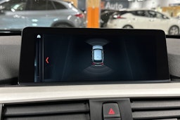 musta BMW 320 2018 kuva 13.