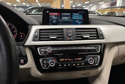 musta BMW 320 2018 kuva 15.