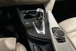 musta BMW 320 2018 kuva 16.