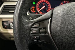 musta BMW 320 2018 kuva 18.