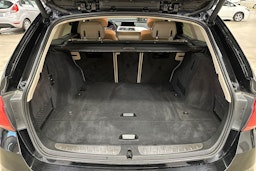 musta BMW 320 2018 kuva 22.