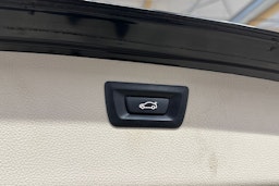 musta BMW 320 2018 kuva 24.