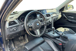 sininen BMW 320 2018 kuva 3.