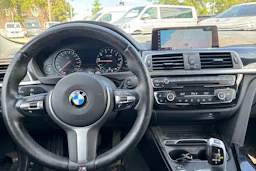 sininen BMW 320 2018 kuva 4.