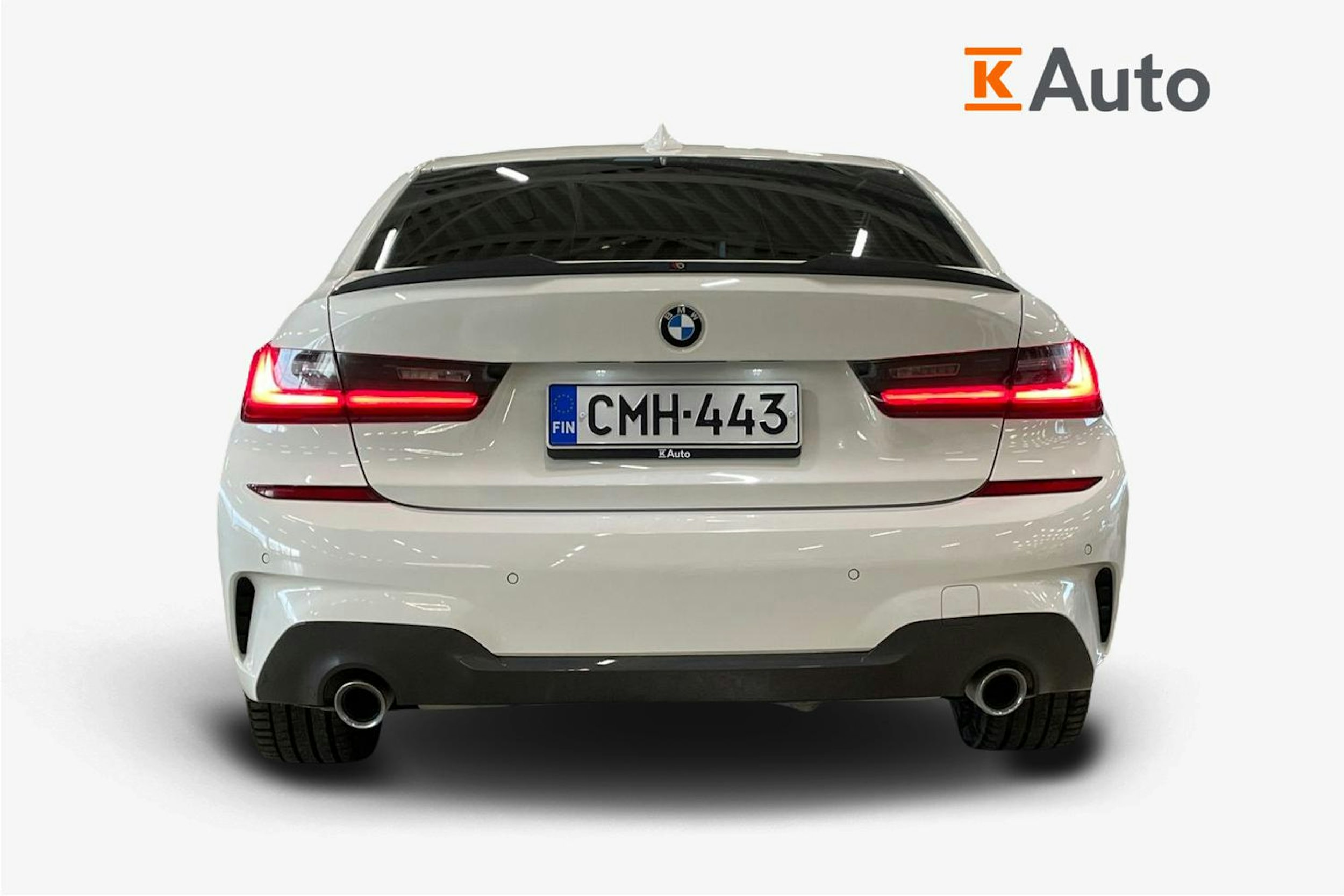 valkoinen BMW 320 2019 kuva 3.