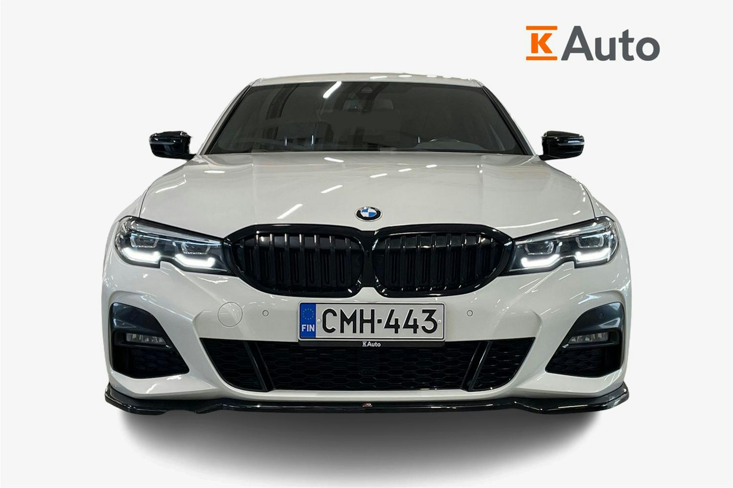valkoinen BMW 320 2019 kuva 5.