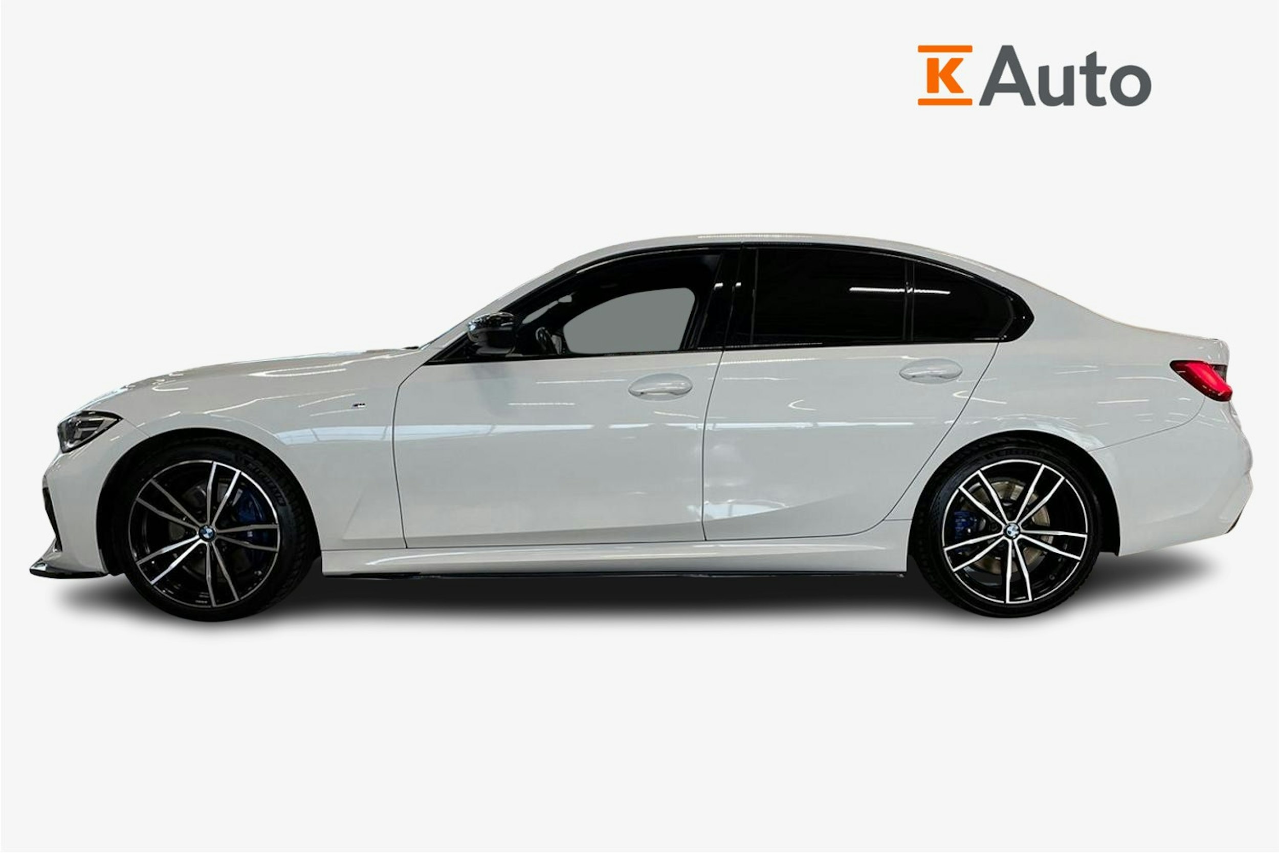 valkoinen BMW 320 2019 kuva 6.