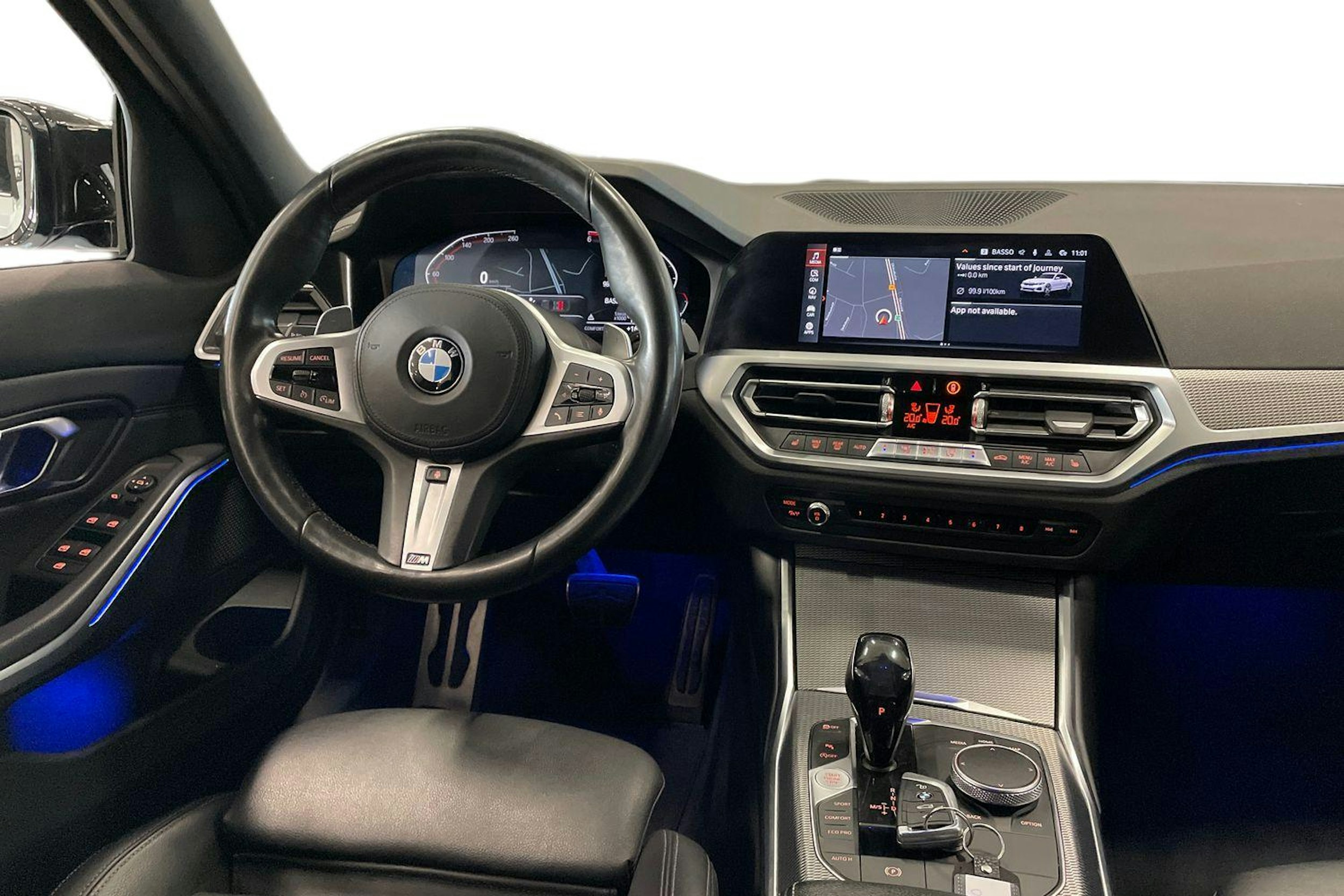 valkoinen BMW 320 2019 kuva 9.