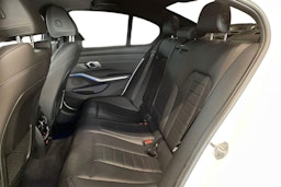 valkoinen BMW 320 2019 kuva 10.