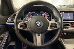 valkoinen BMW 320 2019 kuva 16.